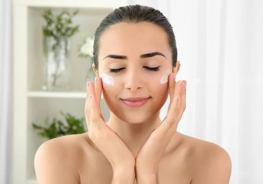 Những Điều Nên Làm Để Giữ Da Ổn Định Trong Giai Đoạn Thời Tiết Thay Đổi